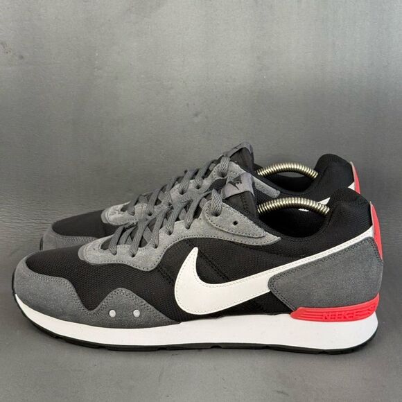 Nike Venture Runner 'Iron Grey Crimson' athletic sneaker trainers men’s size 11 - Picture 3 of 8